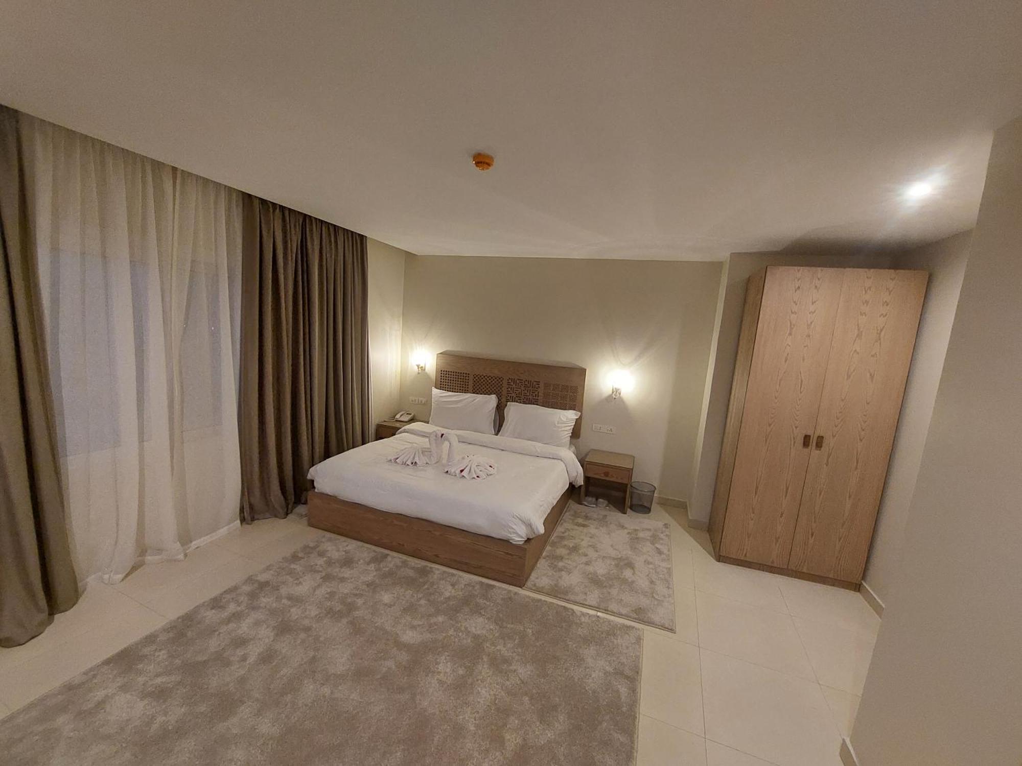 Doudou Pyramids View Hotel Kafret el-Gabal Exteriör bild