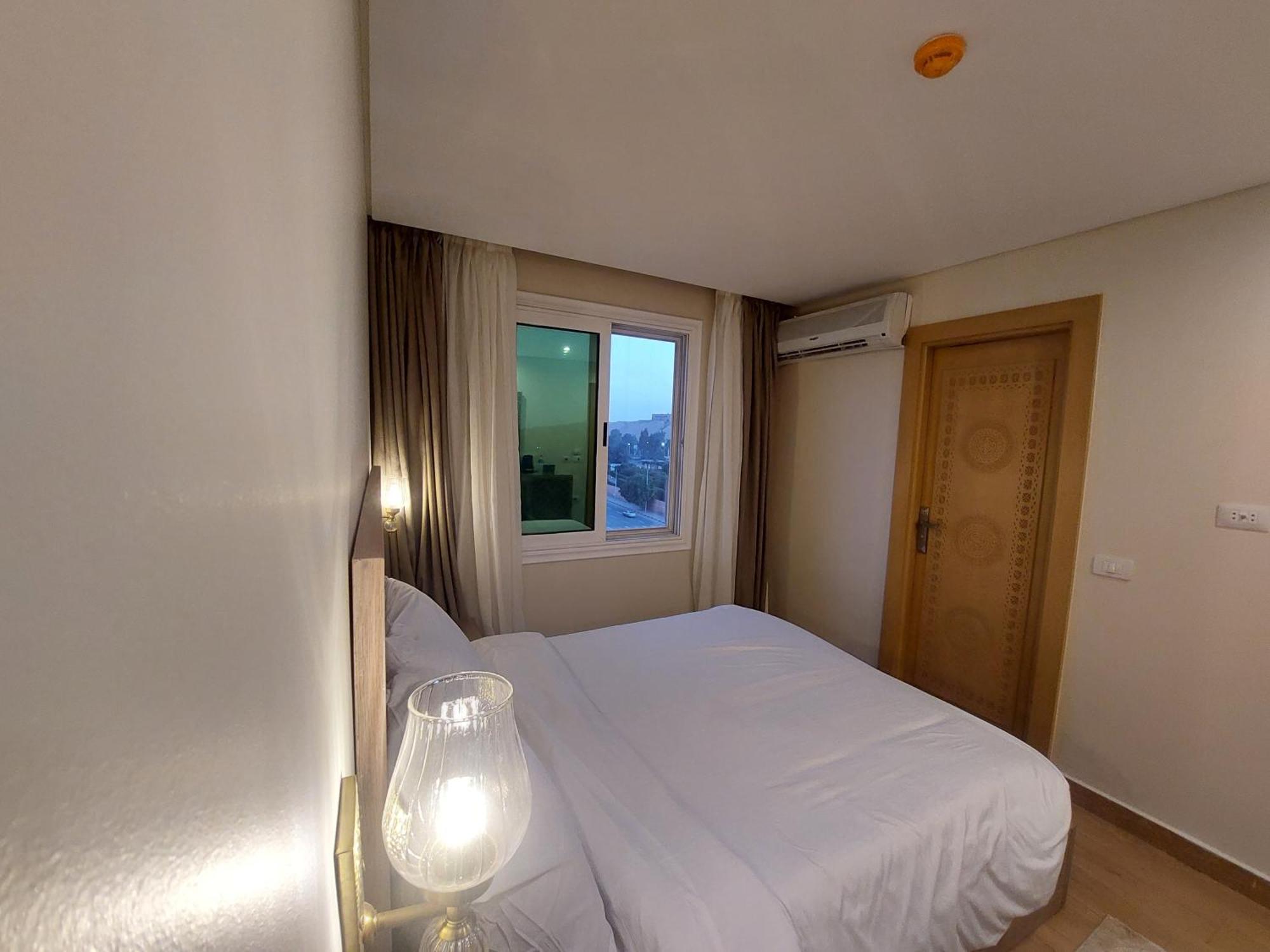 Doudou Pyramids View Hotel Kafret el-Gabal Exteriör bild