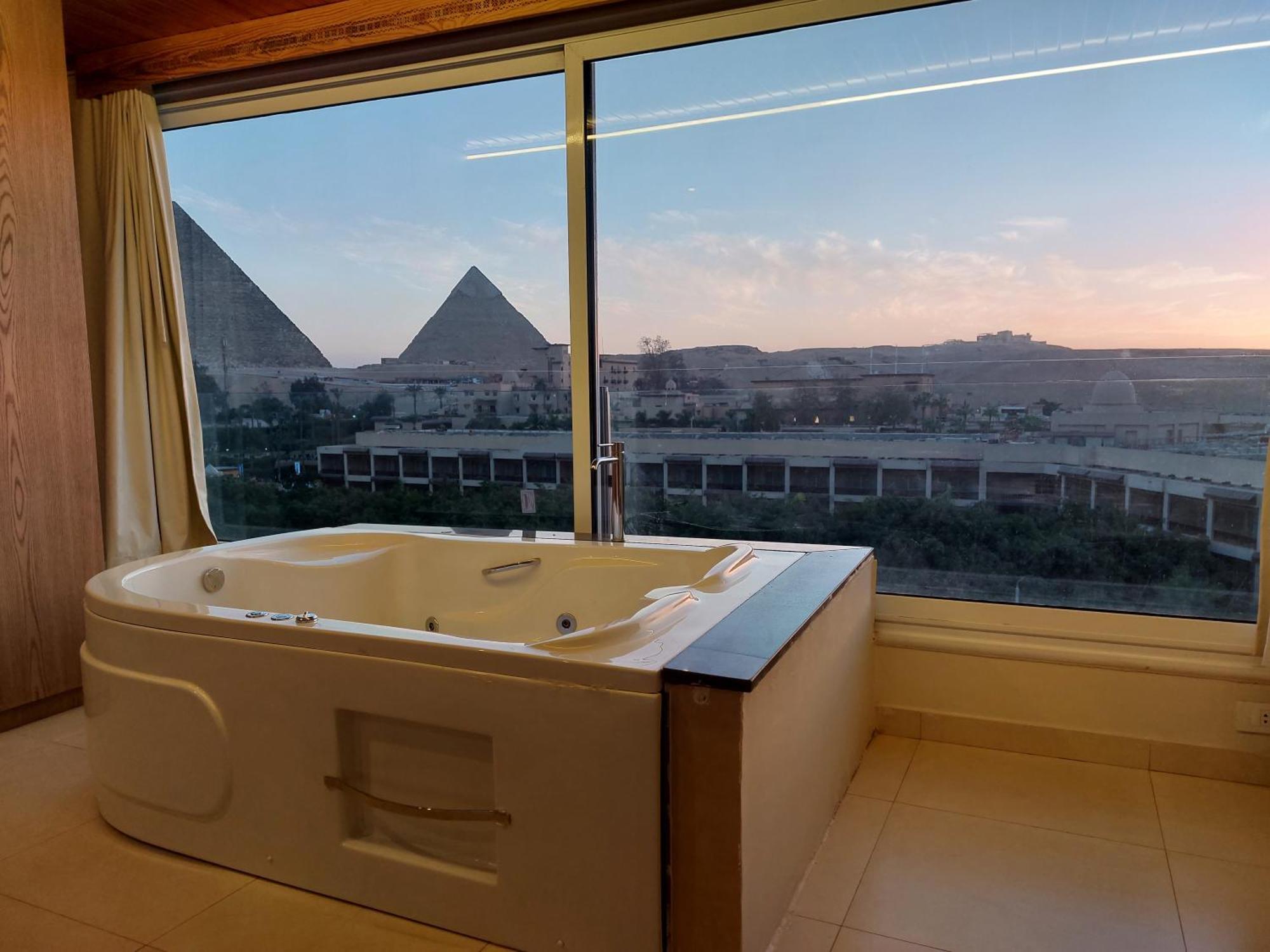 Doudou Pyramids View Hotel Kafret el-Gabal Exteriör bild