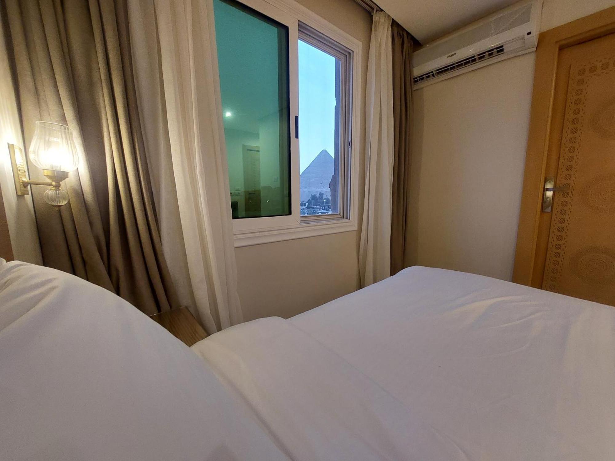 Doudou Pyramids View Hotel Kafret el-Gabal Exteriör bild