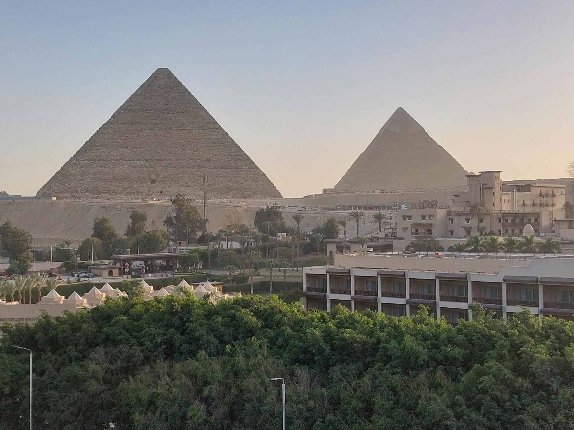 Doudou Pyramids View Hotel Kafret el-Gabal Exteriör bild
