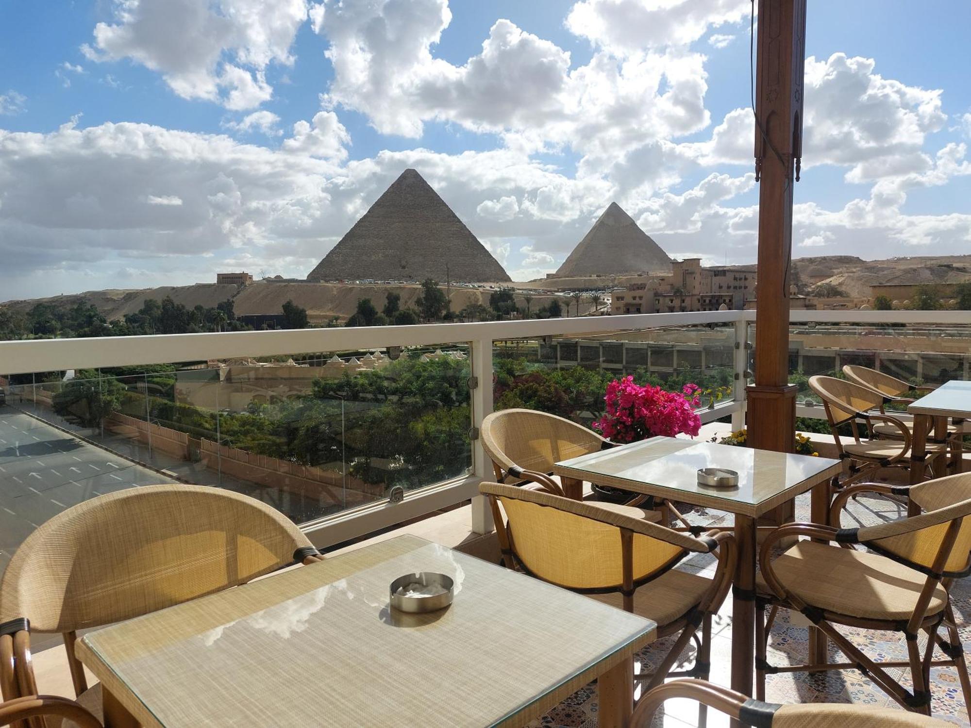 Doudou Pyramids View Hotel Kafret el-Gabal Exteriör bild