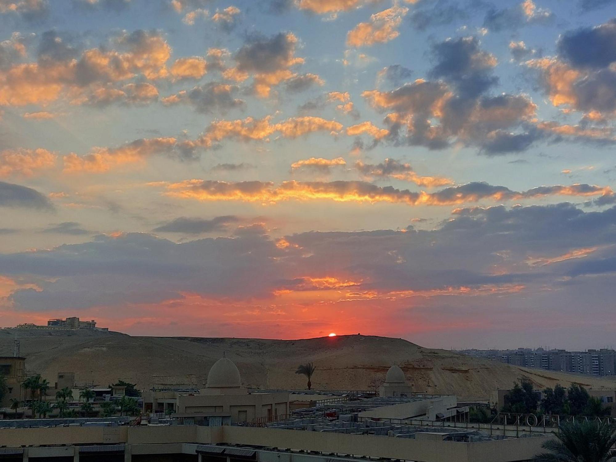 Doudou Pyramids View Hotel Kafret el-Gabal Exteriör bild
