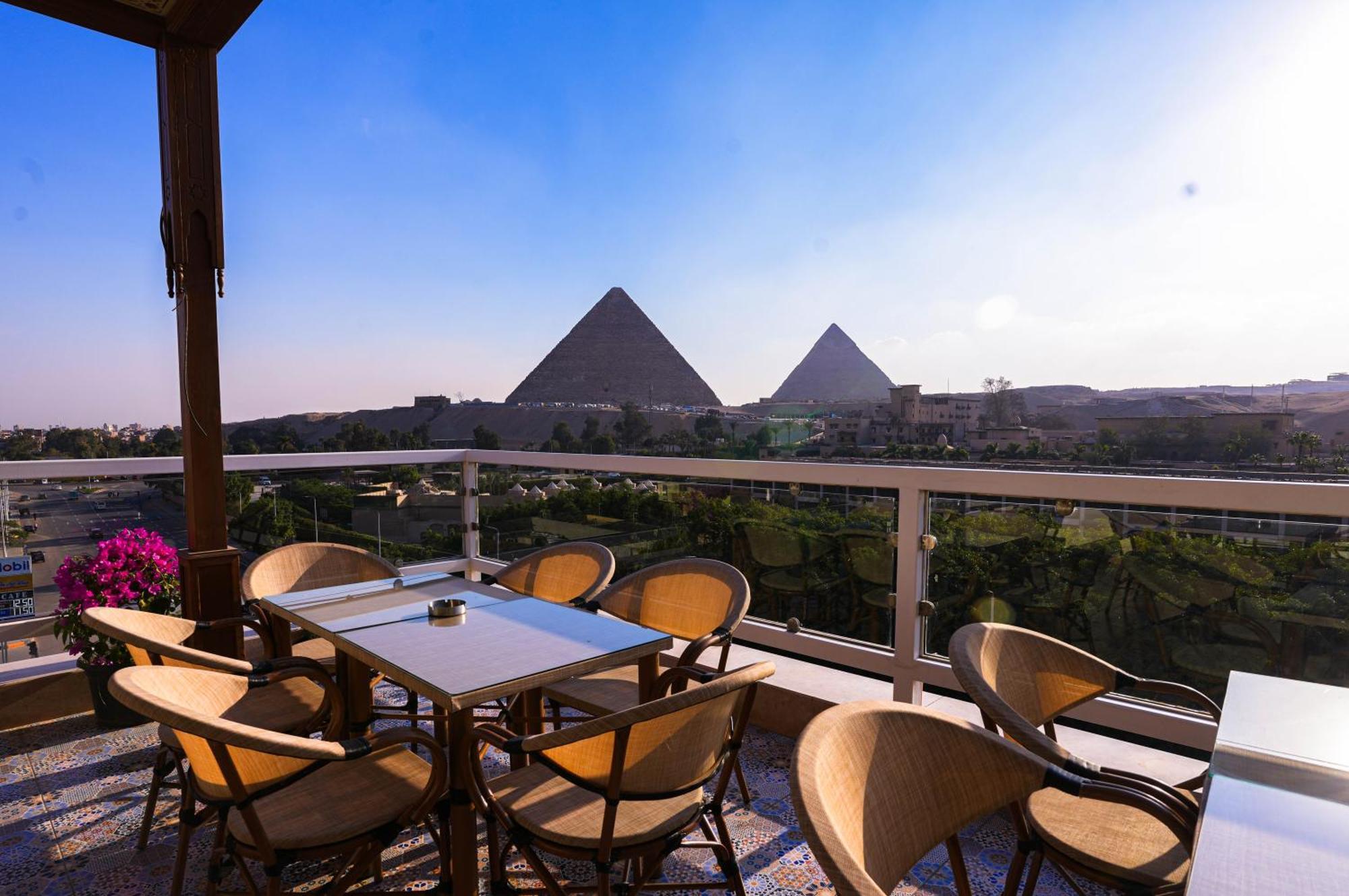 Doudou Pyramids View Hotel Kafret el-Gabal Exteriör bild