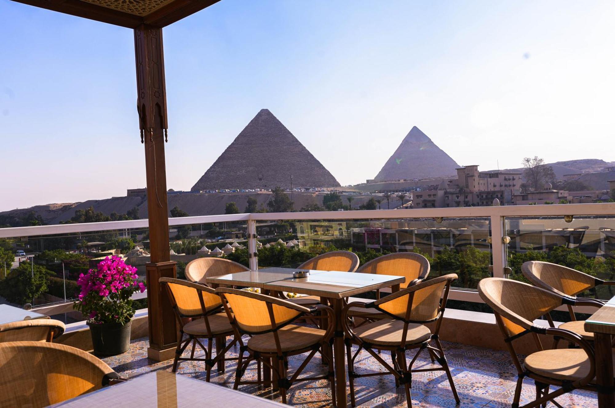 Doudou Pyramids View Hotel Kafret el-Gabal Exteriör bild