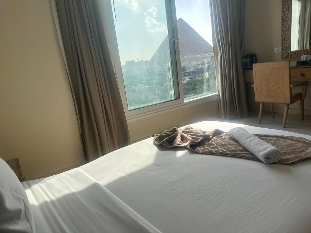 Doudou Pyramids View Hotel Kafret el-Gabal Exteriör bild