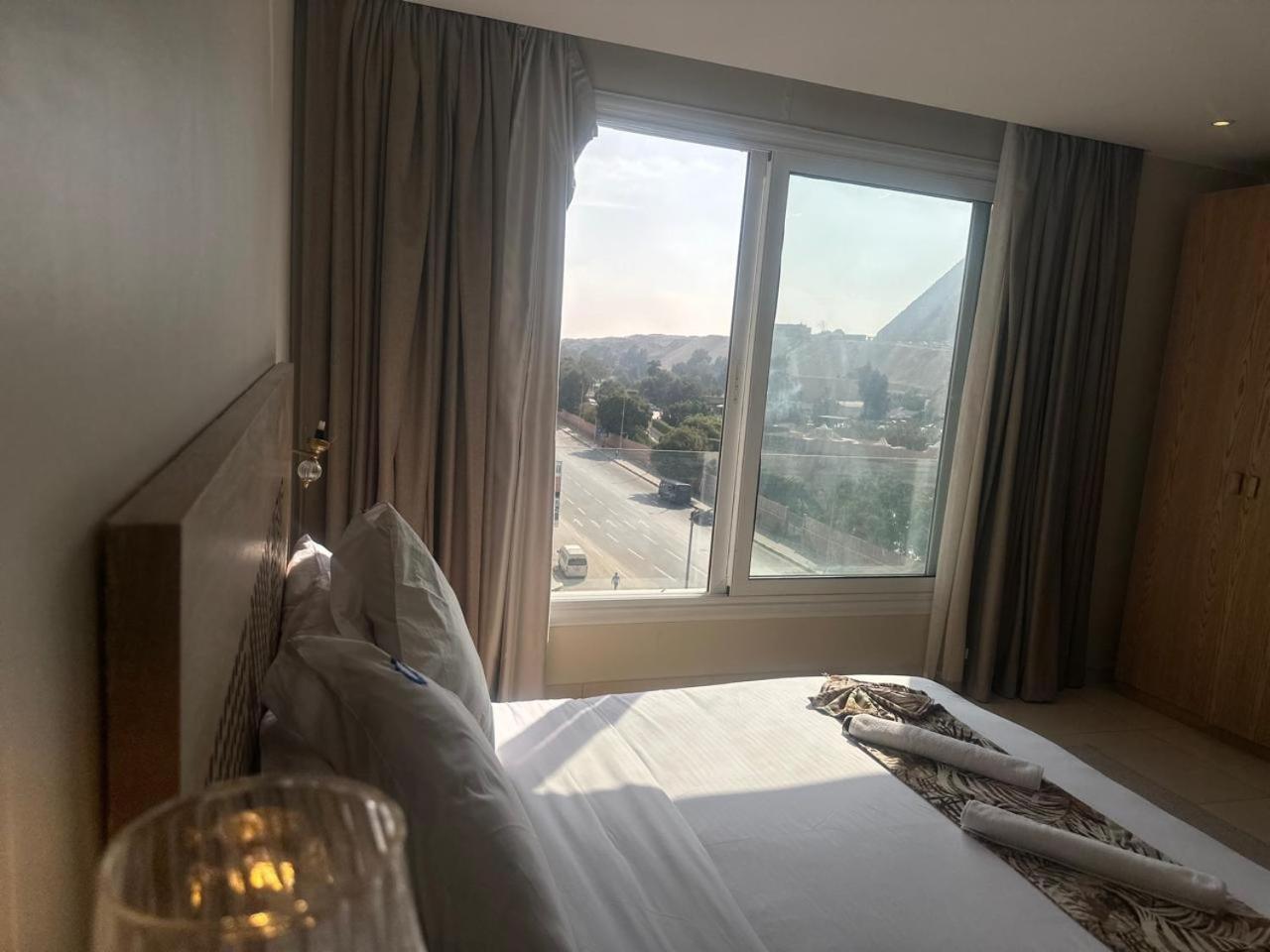 Doudou Pyramids View Hotel Kafret el-Gabal Exteriör bild