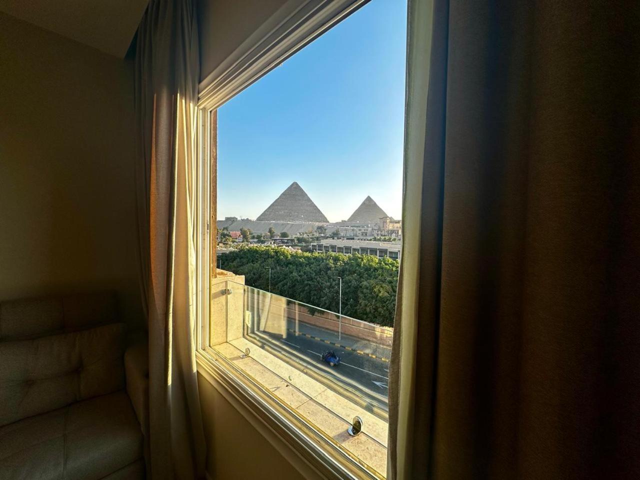 Doudou Pyramids View Hotel Kafret el-Gabal Exteriör bild