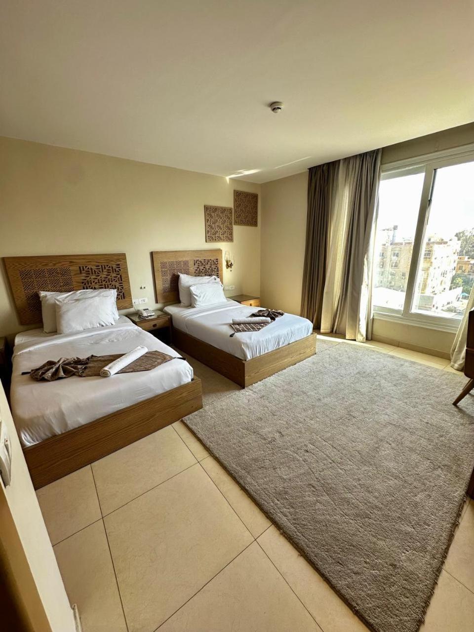 Doudou Pyramids View Hotel Kafret el-Gabal Exteriör bild