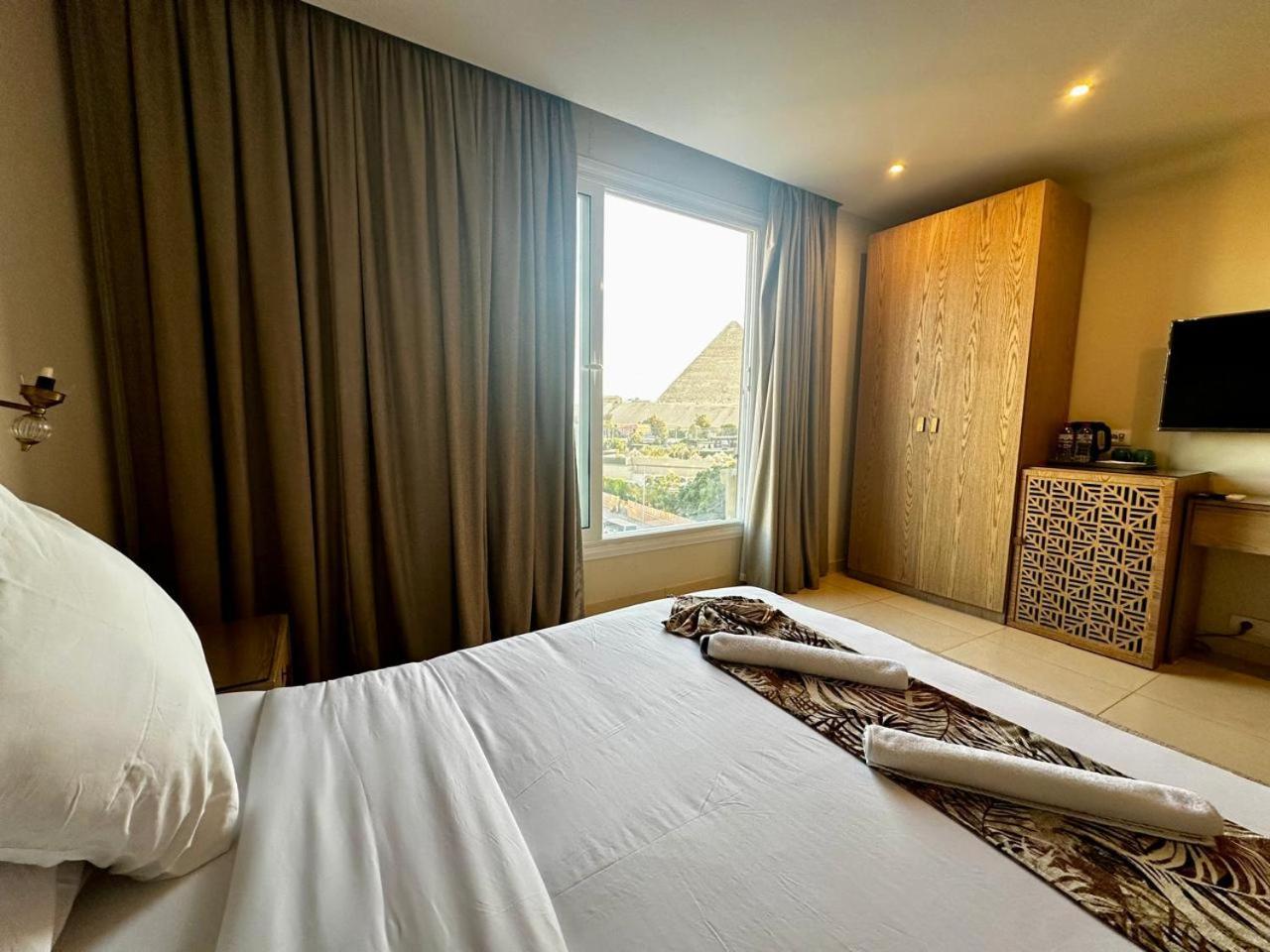 Doudou Pyramids View Hotel Kafret el-Gabal Exteriör bild