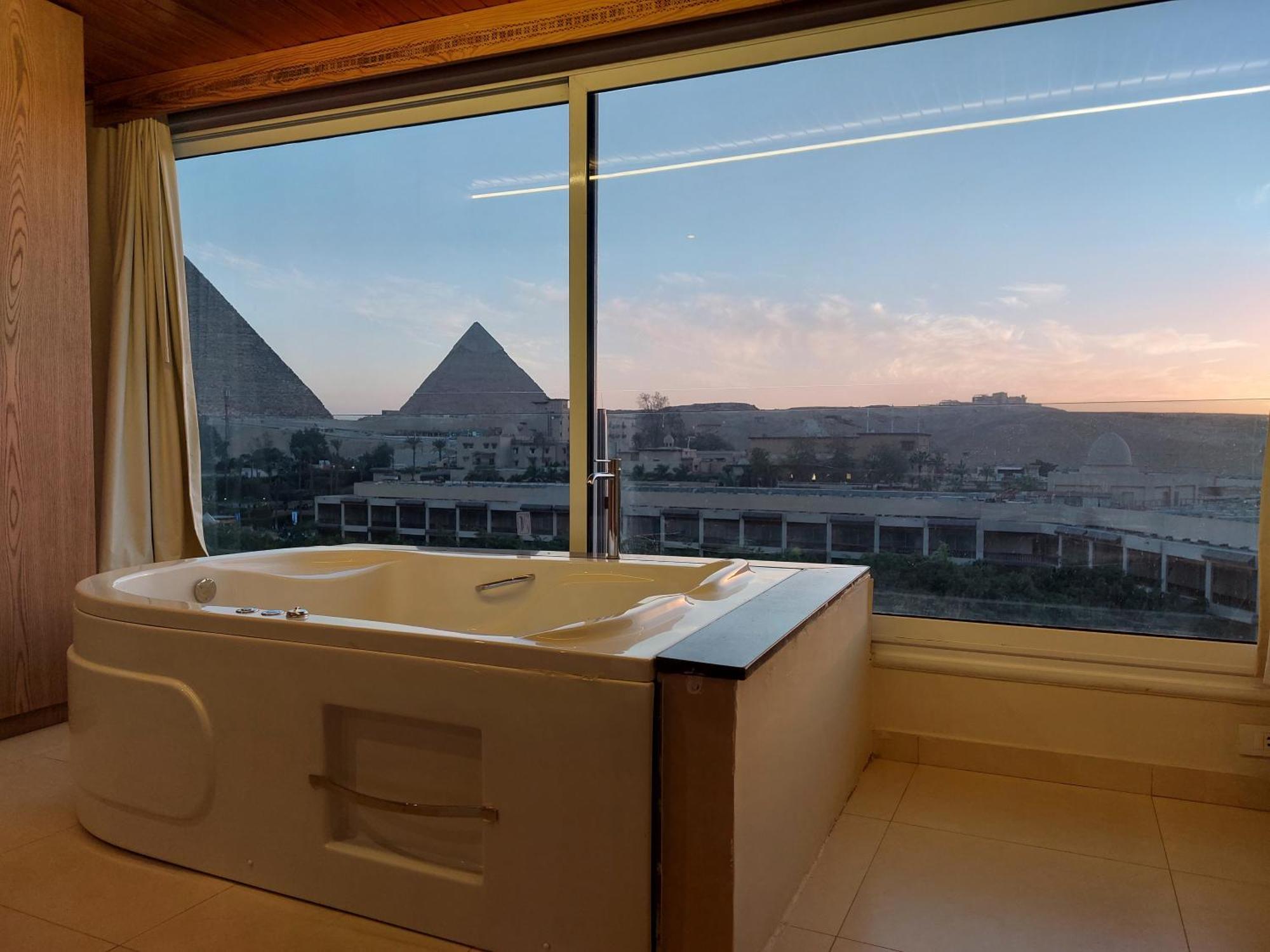 Doudou Pyramids View Hotel Kafret el-Gabal Exteriör bild